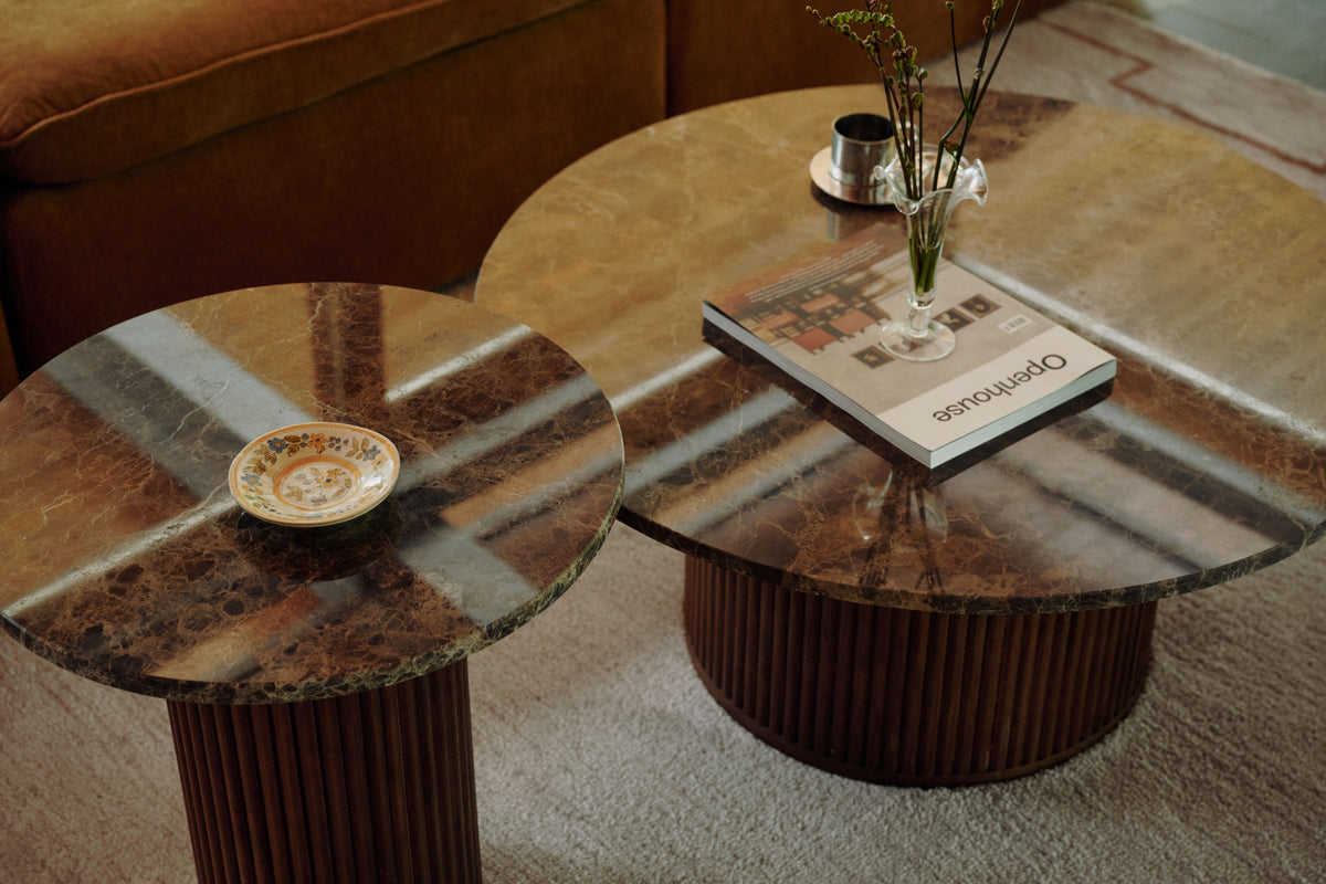 table d'appoint et table basse Oviedo en marbre Emperador et socle bois cannelé