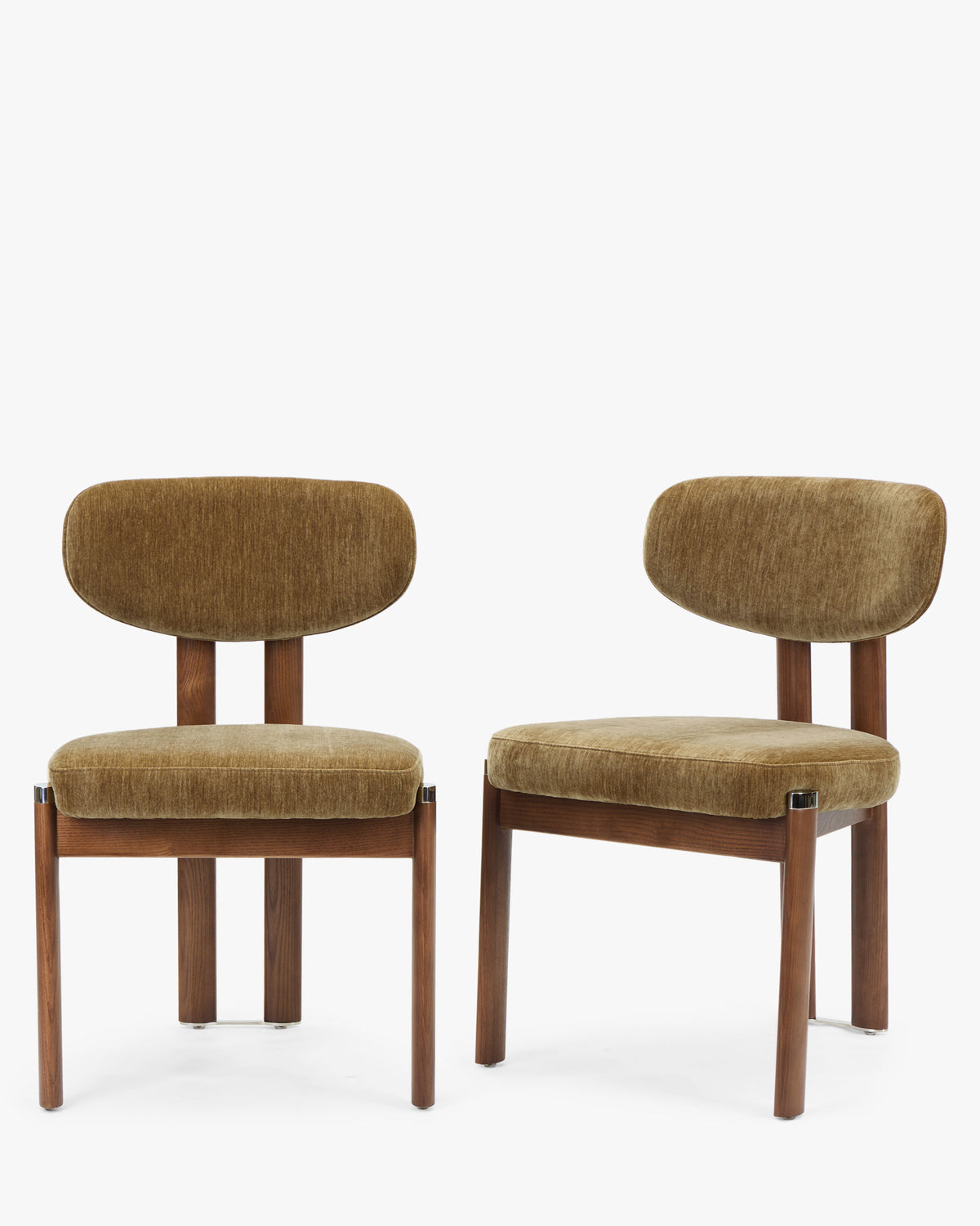 ensemble de 2 chaises FRANCESCA en frêne massif teinté noyer et velours chenillé vert mousse