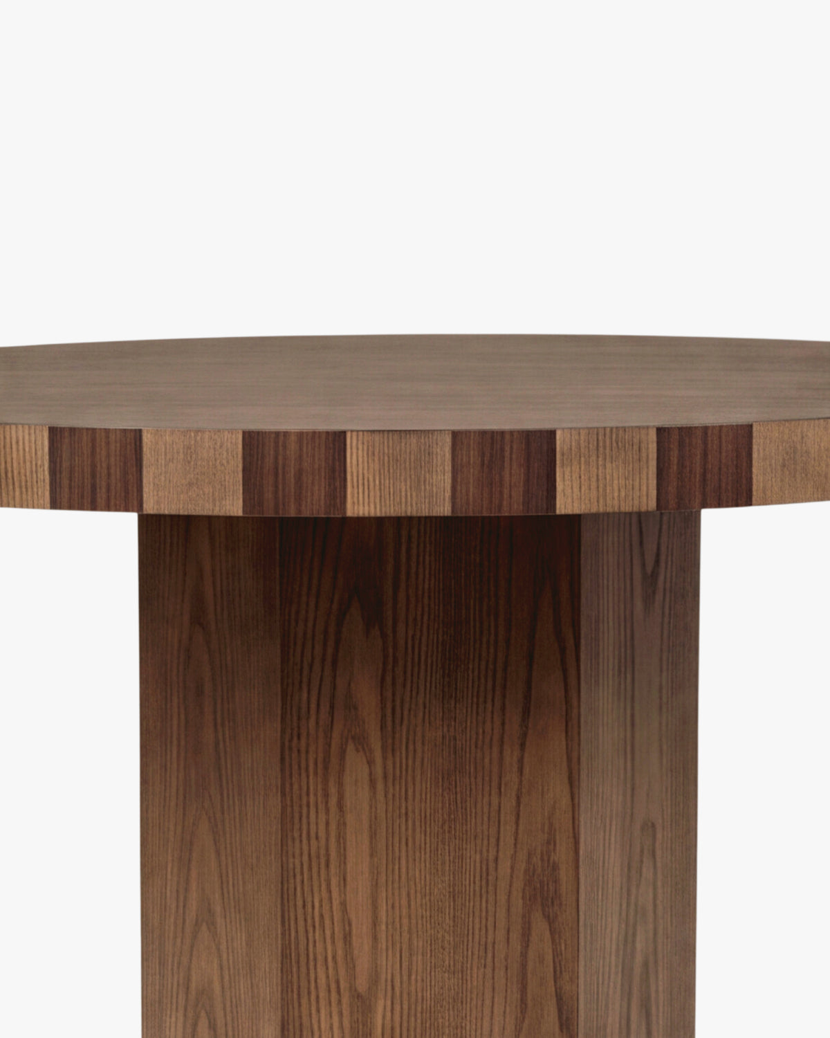 table à manger ronde MODANATA - jonction entre le chant en marqueterie et le pied hexagonal