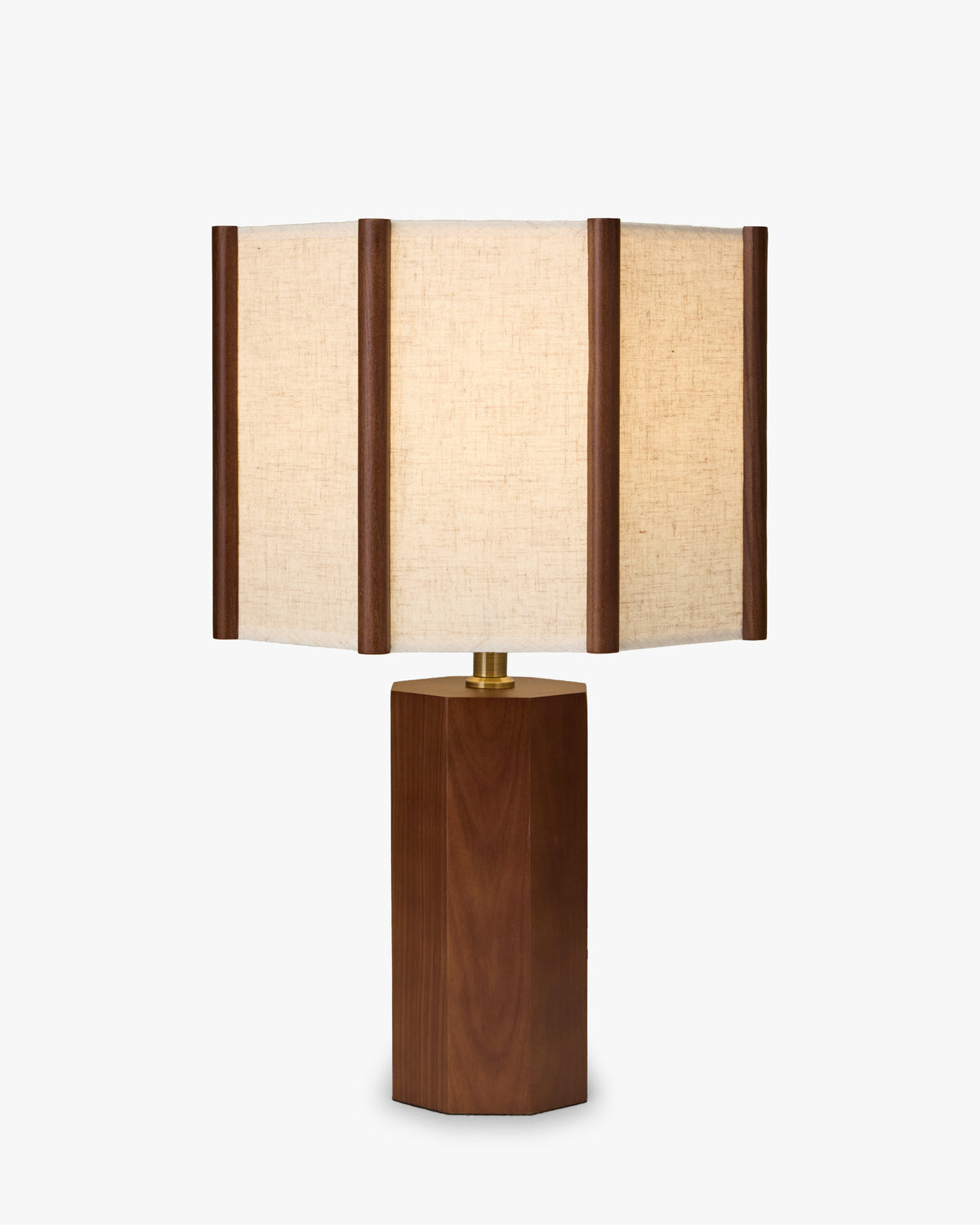 lampe de table Noya - abat-jour octogonal en lin écru - vue de face, lampe allumée